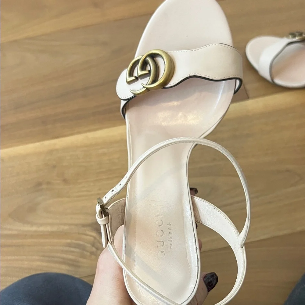 Gucci Cream Heels with Gold Accent - Picture 6 of 9